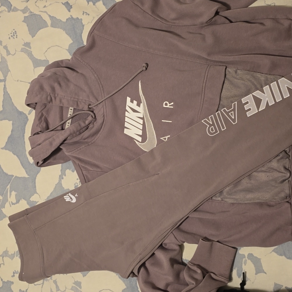 Nike leggings and matching sweatshirt